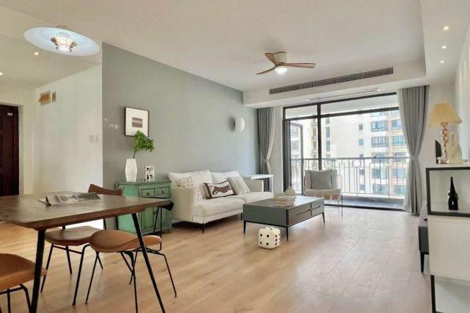 Zhongtan rd Suzhou river 3BR with balcony