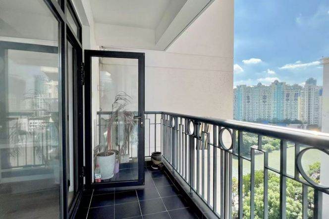 Zhongtan rd Suzhou river 3BR with balcony