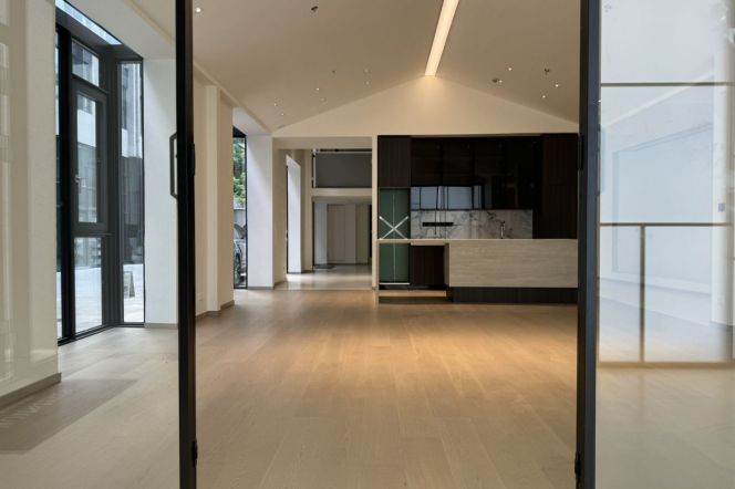 Subside street Individual Building nr ChangPing Road M7