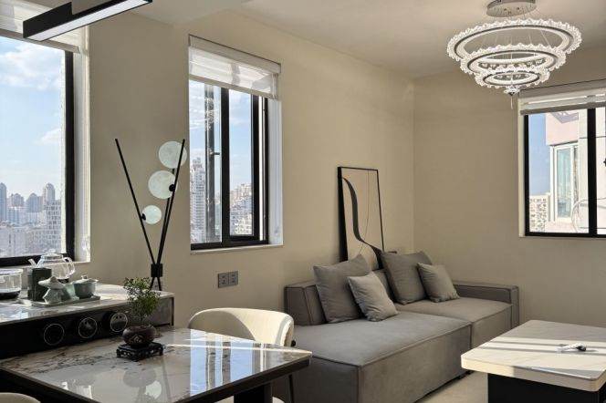 Impressive 1BR Apt + Elevator + Great sunshine | Zhong Shan Park Metro L2/3/4