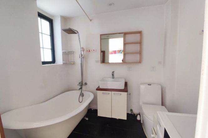 Nice yard 1Br/1Lr/1Bt apt nr Hengshan rd,M1/7