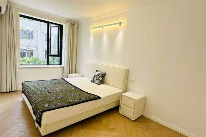 1br Zhong shan park 70sqm fully furnished