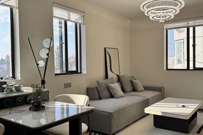 Impressive 1BR Apt + Elevator + Great sunshine | Zhong Shan Park Metro L2/3/4