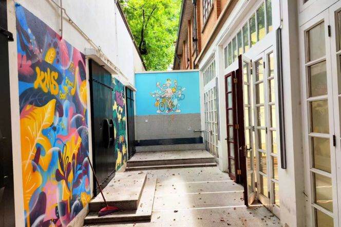 Streetfront retail store nr ZhaoJiaBang RD M7/9