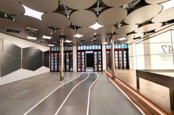 Streetfront retail store nr ZhaoJiaBang RD M7/9