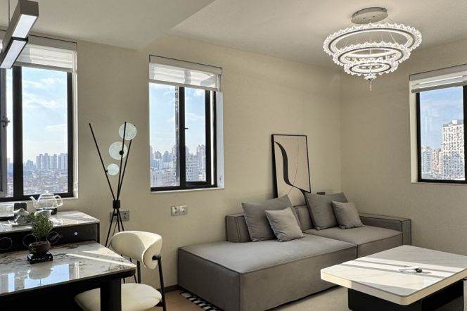 Impressive 1BR Apt + Elevator + Great sunshine | Zhong Shan Park Metro L2/3/4