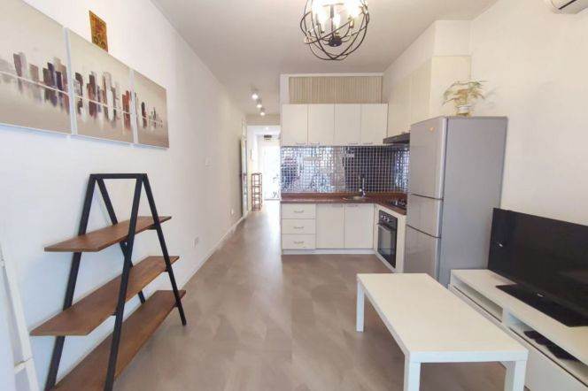 Nice yard 1Br/1Lr/1Bt apt nr Hengshan rd,M1/7