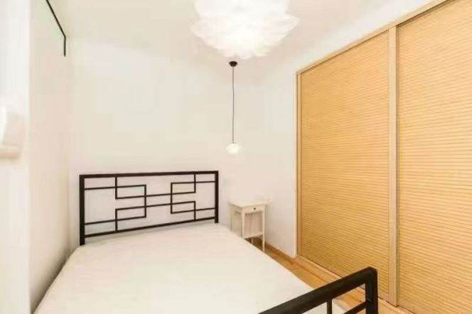 Nice 2+1BR APT Xintiandi 4F 15k 