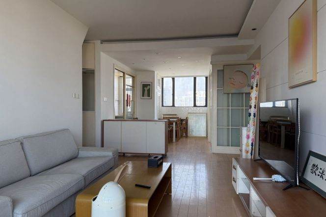 2BR 1BA /  Spacious / Bright / Quiet / Great compound  /Good view