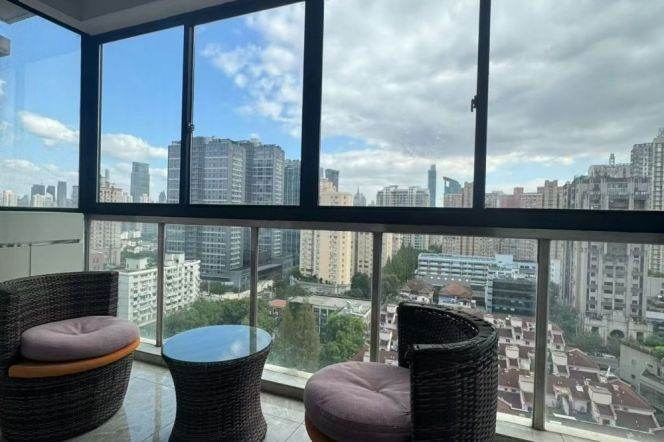 Jing 'an, 3-bedroom apartment with floor heating and high cost performance