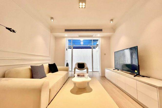 loushanguan rd station one bedroom