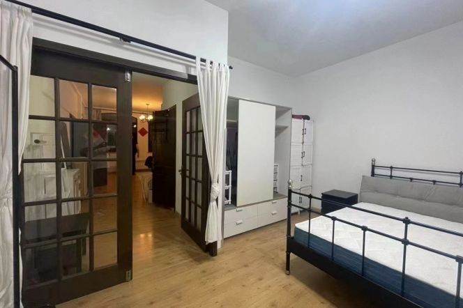Very spacious 1 BR APT High ceiling Xintiandi 10k