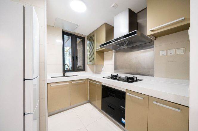 Super nice big 2Br 146sqm only 15.8k ,Bund,