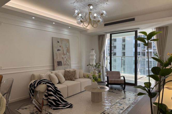 Open balcony 2BR  /  Spacious / Bright / Modern/ Quiet  /Great compound  /Good view/ elevator