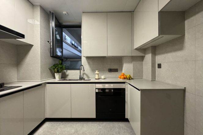 3b2B,Good View，Near CaoYang road Station,Line 3