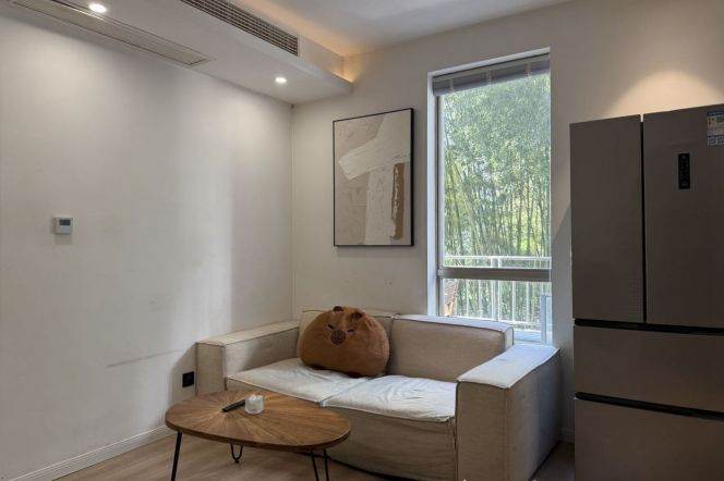 Caoyang rd 1br with terrace /  Spacious / Bright / Modern/ Parking available  / Elevator