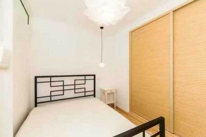 Xintiandi center floor heating 2+1 brs apt wt balcony; L10/13