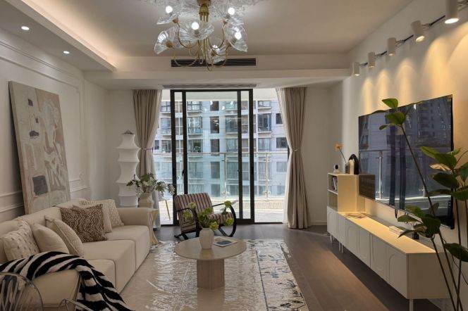 Open balcony 2BR  /  Spacious / Bright / Modern/ Quiet  /Great compound  /Good view/ elevator