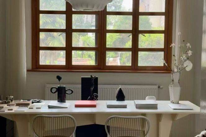 IAPM, Shaanxi South Road subway station, old apartment with balcony storage room，L1-10-12