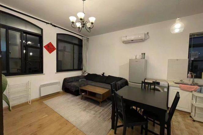 Very spacious 1 BR APT High ceiling Xintiandi 10k