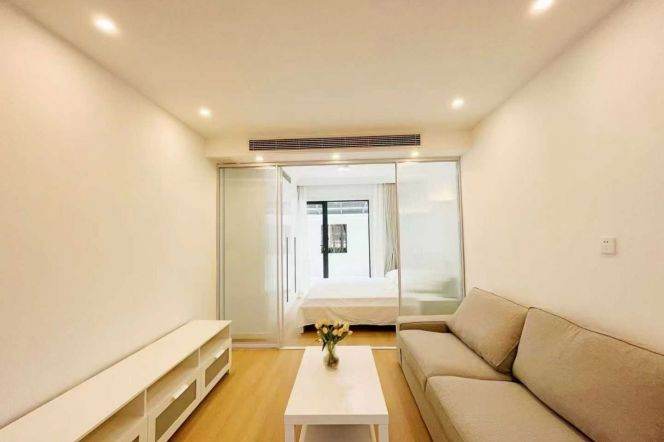 Sun room+1br 1lr/cozy&clean/nice location,Caoyang rd@L3/4/11/14