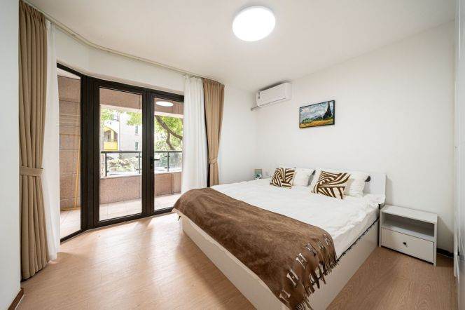 Super nice big 2Br 146sqm only 15.8k ,Bund,