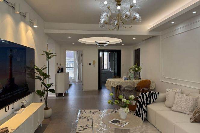 Open balcony 2BR  /  Spacious / Bright / Modern/ Quiet  /Great compound  /Good view/ elevator