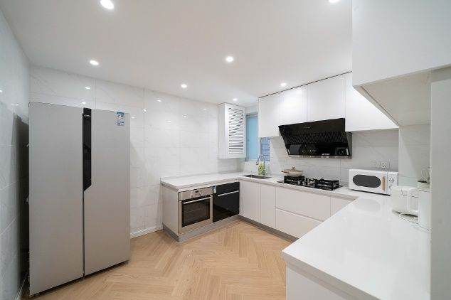 Spacious 3br Apt MTR Jiaotong university