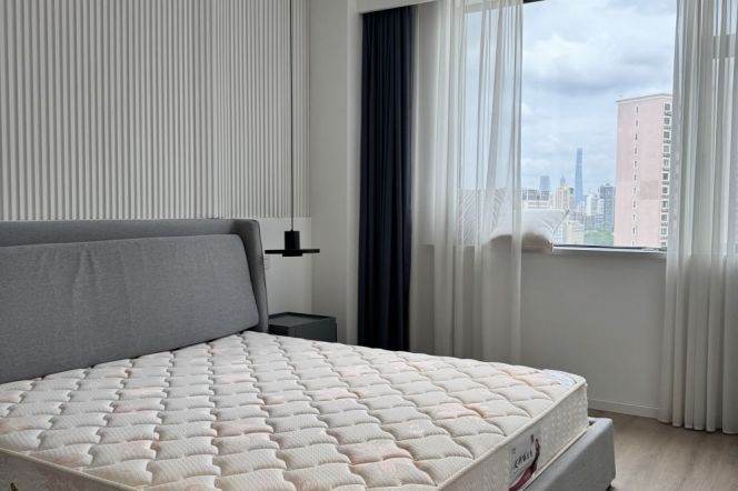 Spacious 2br +good view | 18F with elevator |0 distance to Zhaojiabang rd metro L7/9