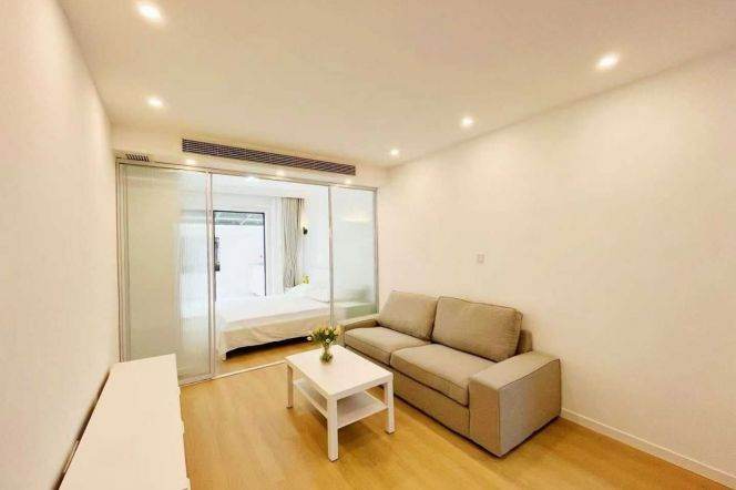 Sun room+1br 1lr/cozy&clean/nice location,Caoyang rd@L3/4/11/14