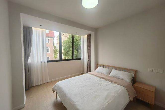 Hengshan Rd, Bright 1br, Floor heating, central AC , Dryer 