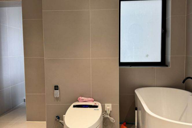 Spacious 2br +good view | 18F with elevator |0 distance to Zhaojiabang rd metro L7/9