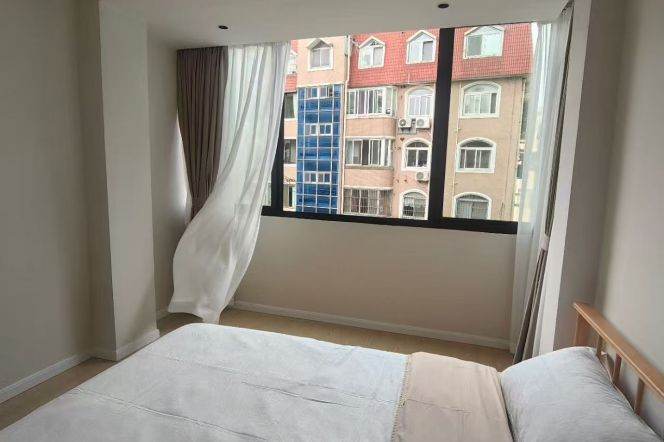 Hengshan Rd, Bright 1br, Floor heating, central AC , Dryer 
