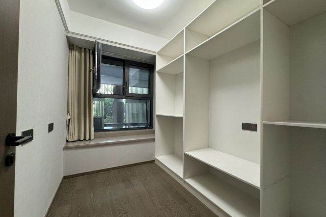3b2B,Good View，Near CaoYang road Station,Line 3