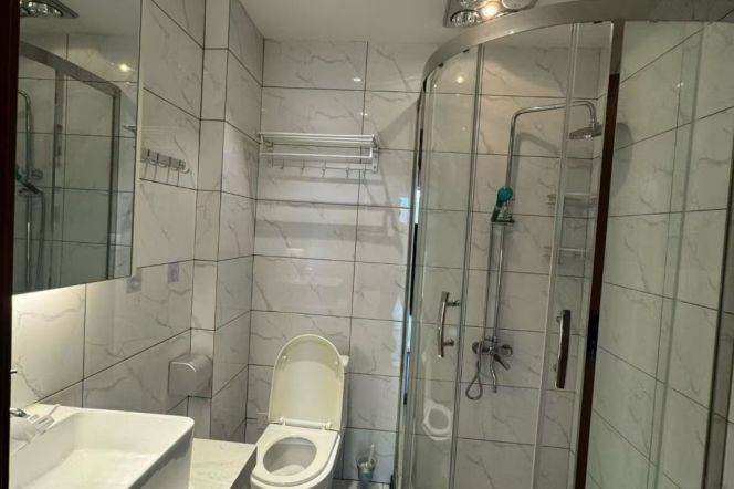 Jing 'an, 3-bedroom apartment with floor heating and high cost performance