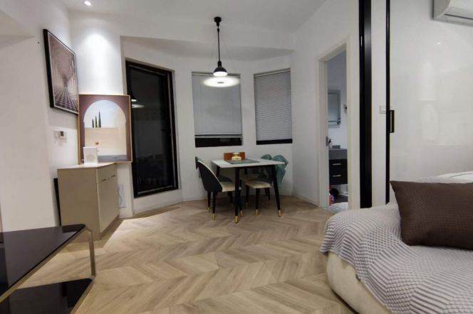 Nice floor heated 1+1br with garden near jiangsu rd station for long&short rent