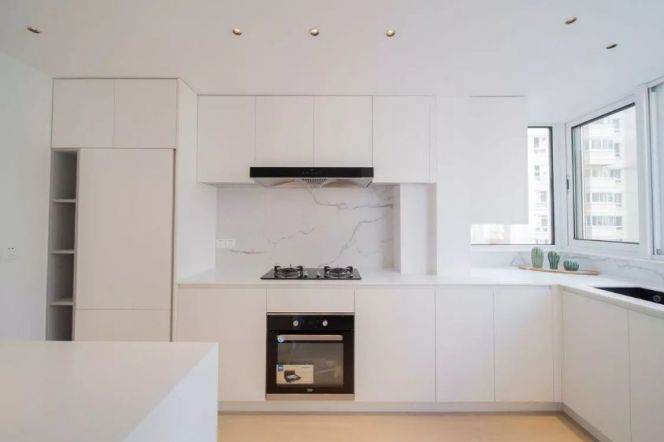 Morden 3brs with floor heating and balcony belong to Lujiazui 