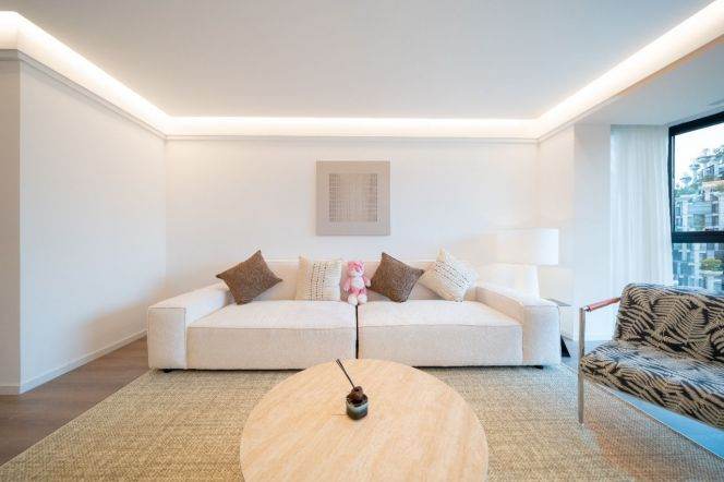 2B2B,River View,Near Zhongtan Station,Line 3