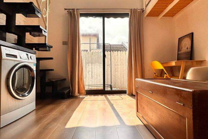 Furnished 1Br with balcony Iapm