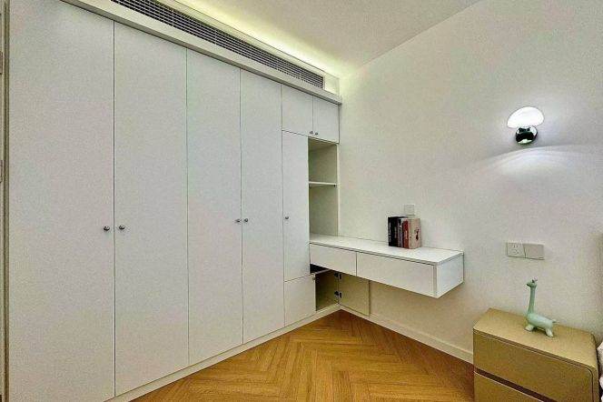 Lovely 1br apt with 25sqm yard by Zhongshan Park with L2. L3. L4