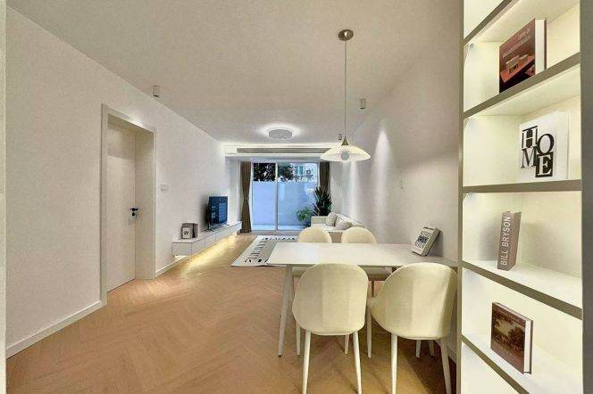 Lovely 1br apt with 25sqm yard by Zhongshan Park with L2. L3. L4