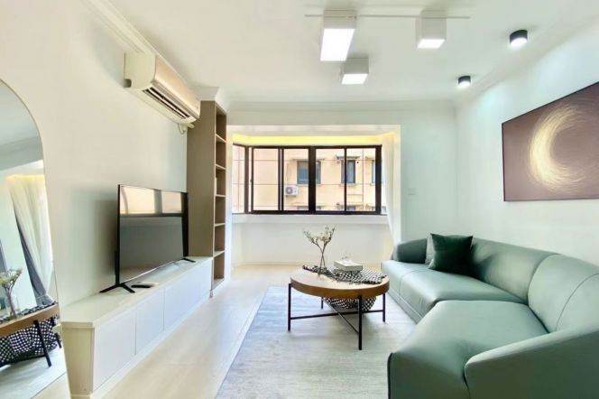 Nice 2br apt with good sunlight by XuJiwHui L11 L9. L1