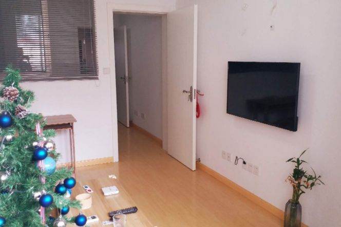 First landlord 1+1 bedrooms apartment near L11/13 Longde Rd