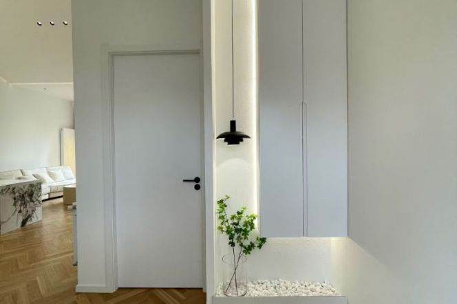 2Br w. Heating Furnished High-ceiling