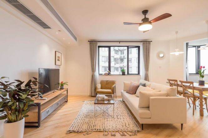 High rise 2br/1bth apt@ hongqiao rd