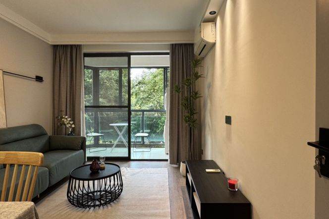 Cozy 2br apt with balcony and green view by Zhongshan park L2/3/4