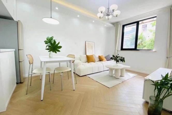 Modern and bright one bedroom Apt  3mins to L2/3/4Zhongshan Park