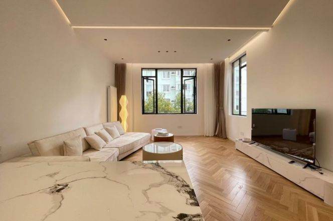 2Br w. Heating Furnished High-ceiling