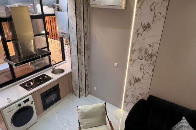 Newly 2brs/2living & patio/loft @S Shanxi Rd & Line 1/10/12