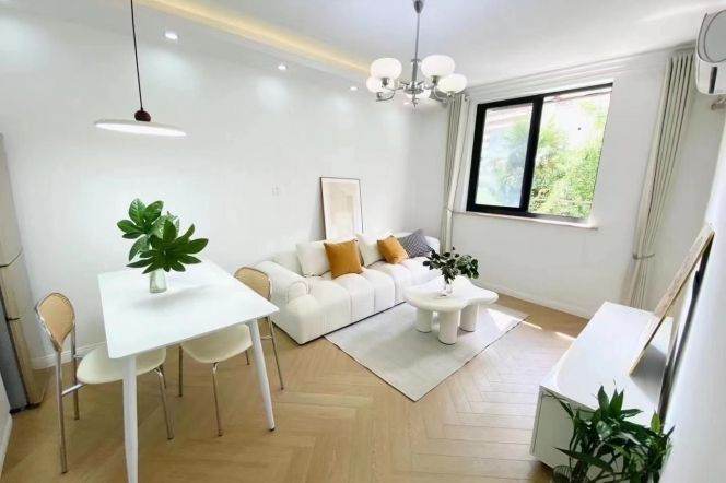 Modern and bright one bedroom Apt  3mins to L2/3/4Zhongshan Park